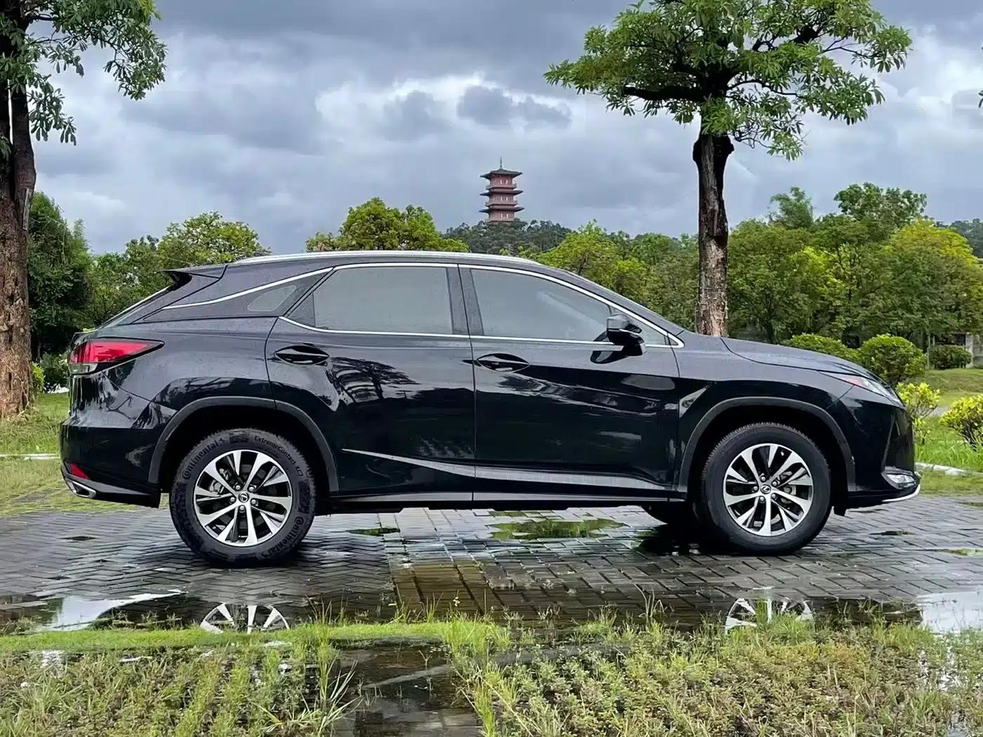 Lexus RX 2020 Facelift 300 2WD Comfort Edition — миниатюра 4