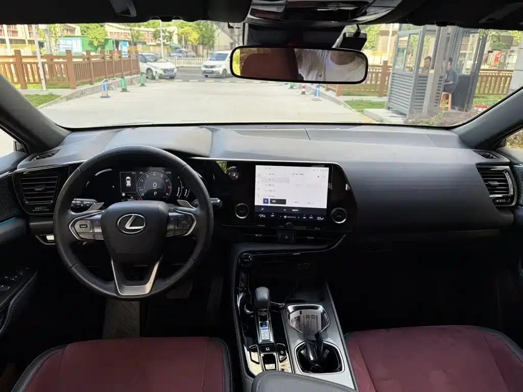Lexus NX 2024 260 AWD Skyactiv Edition — миниатюра 6
