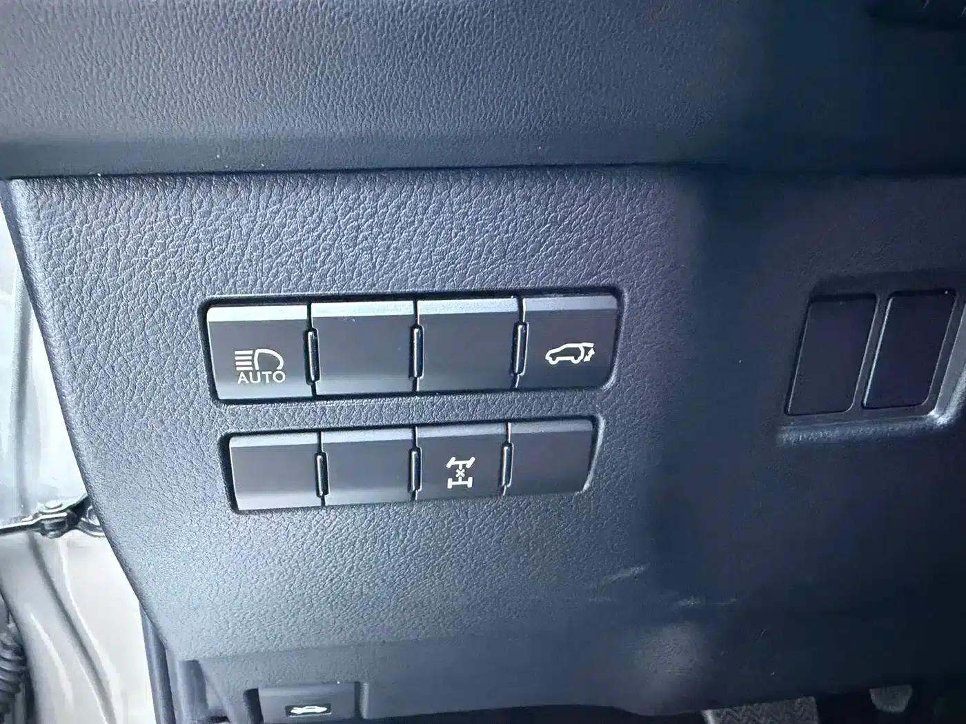 Lexus NX 2018 200 AWD Sport Edition (China V Emission Standard) — миниатюра 7