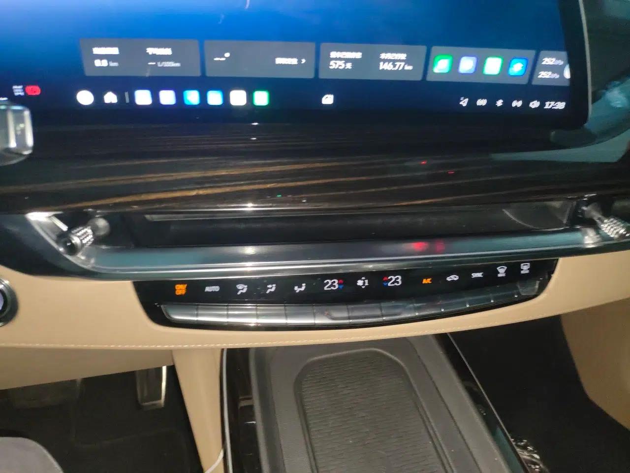 Cadillac XT5 2025 2.0T Prestige Version — миниатюра 13
