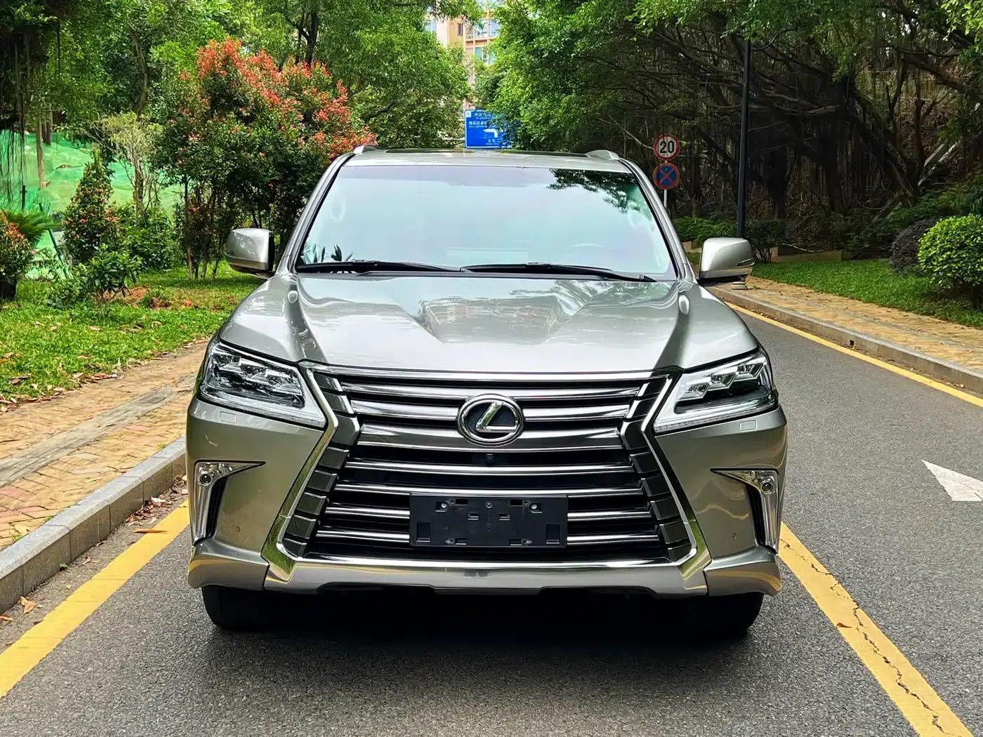 2017 Lexus LX 570 Dynamic Luxury Edition — миниатюра 2