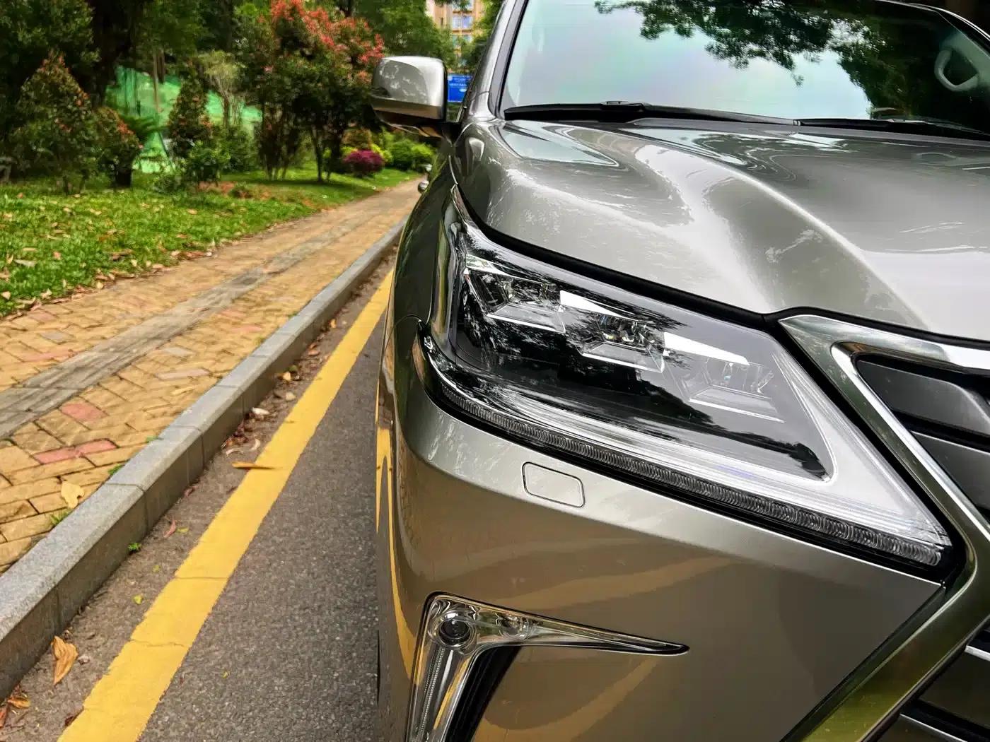 2017 Lexus LX 570 Dynamic Luxury Edition — миниатюра 16