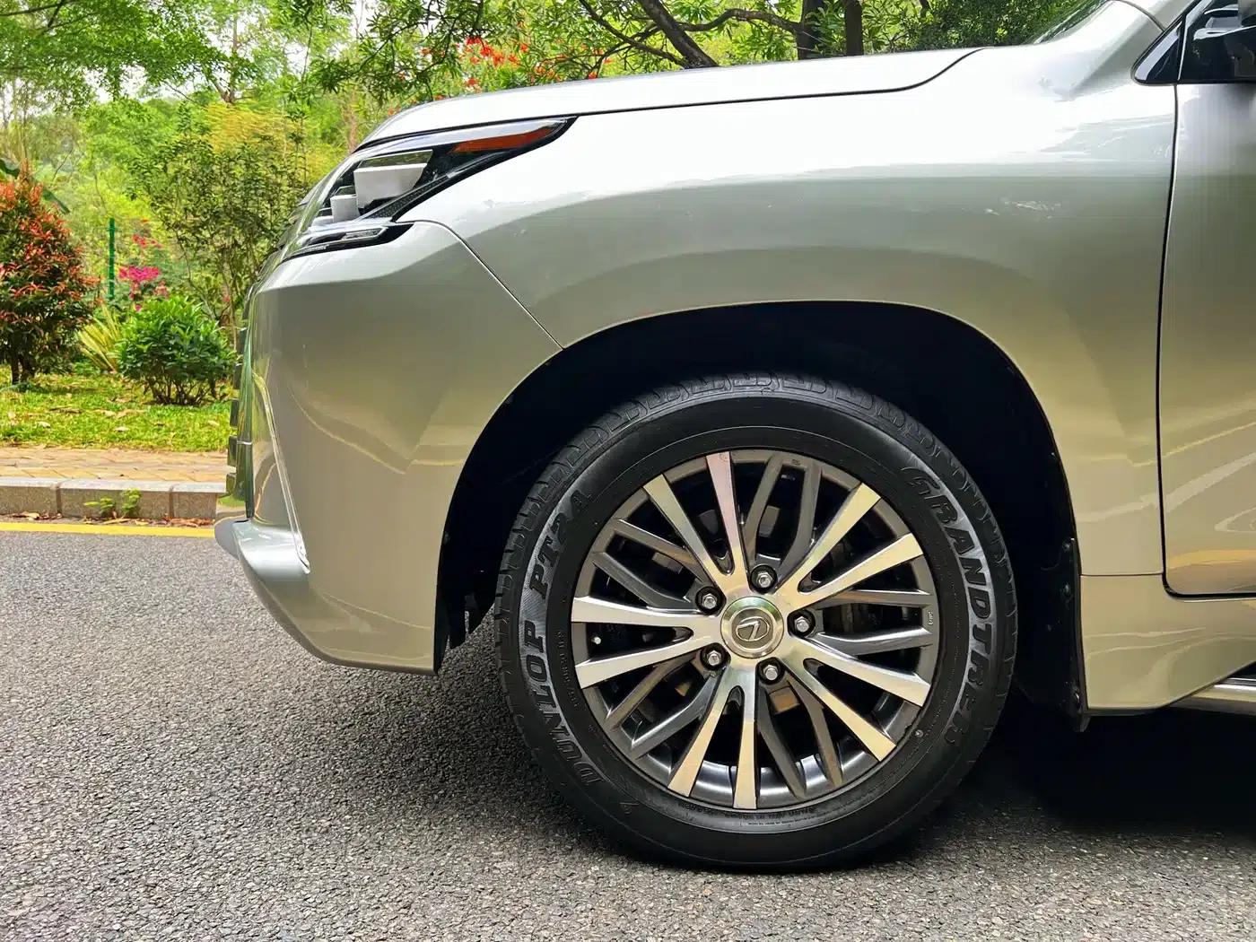 2017 Lexus LX 570 Dynamic Luxury Edition — миниатюра 18