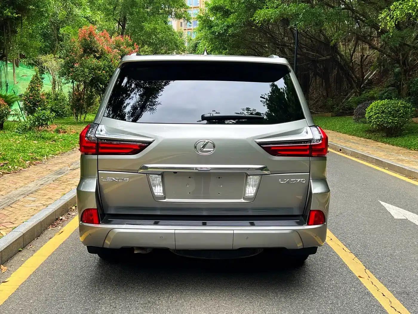 2017 Lexus LX 570 Dynamic Luxury Edition — миниатюра 20