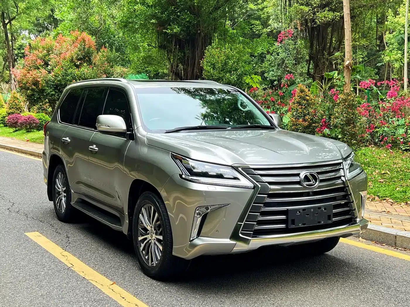 2017 Lexus LX 570 Dynamic Luxury Edition — миниатюра 3