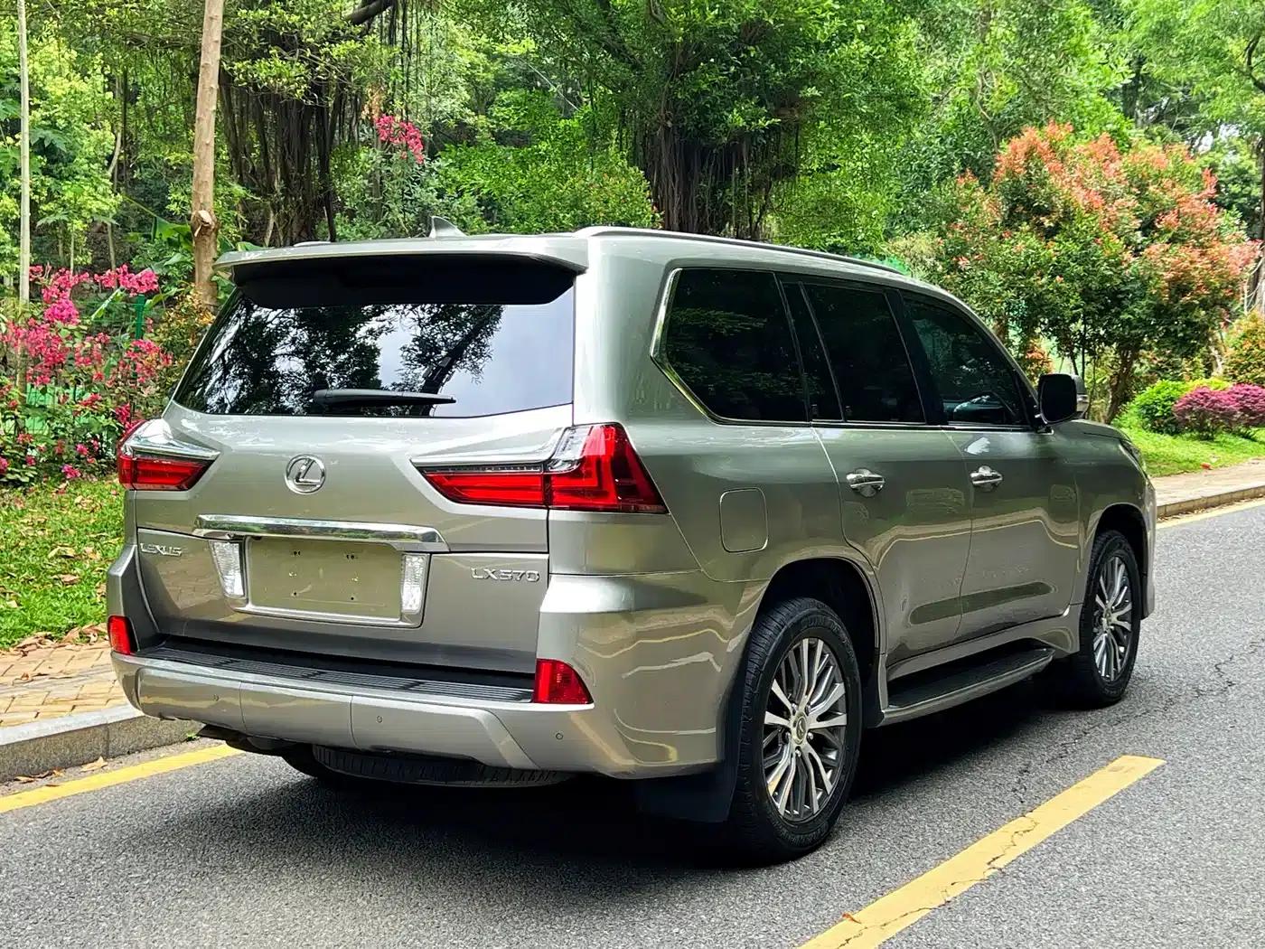 2017 Lexus LX 570 Dynamic Luxury Edition — миниатюра 21