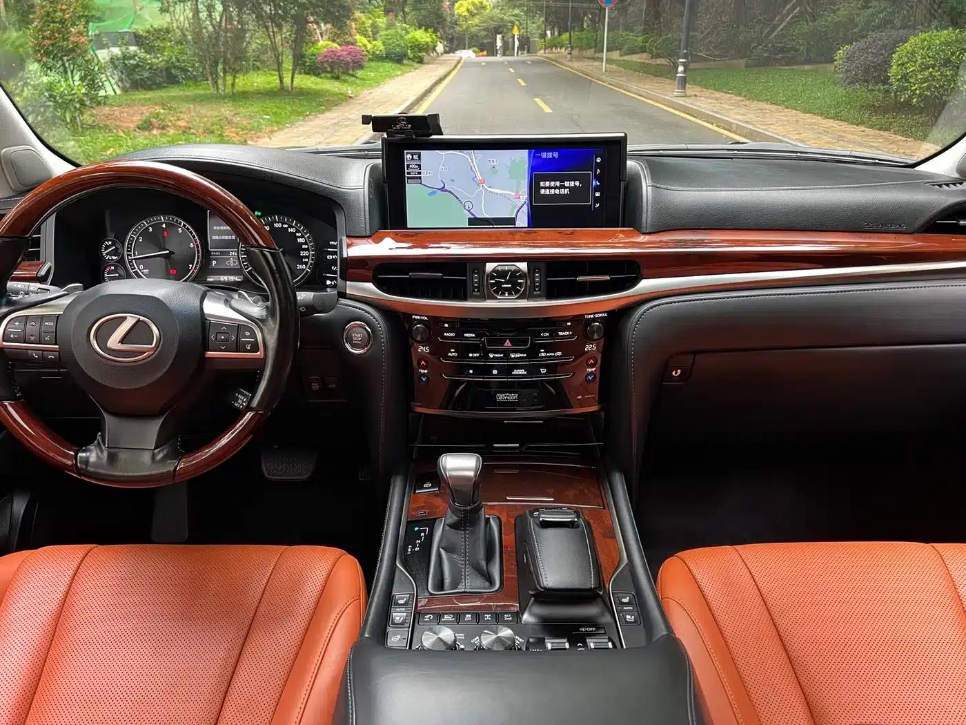 2017 Lexus LX 570 Dynamic Luxury Edition — миниатюра 5