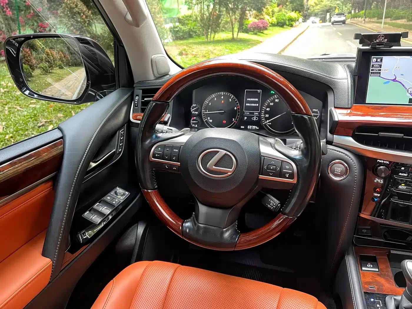 2017 Lexus LX 570 Dynamic Luxury Edition — миниатюра 7