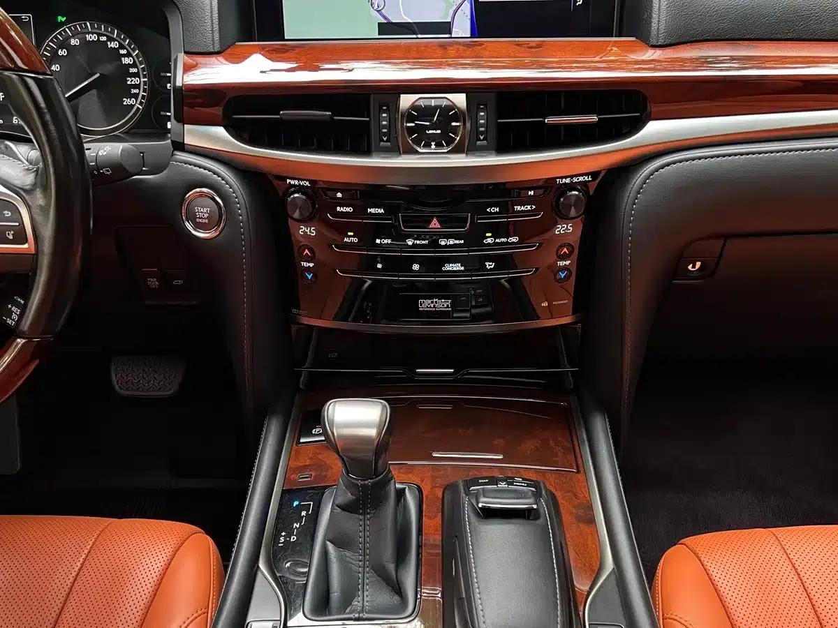 2017 Lexus LX 570 Dynamic Luxury Edition — миниатюра 8