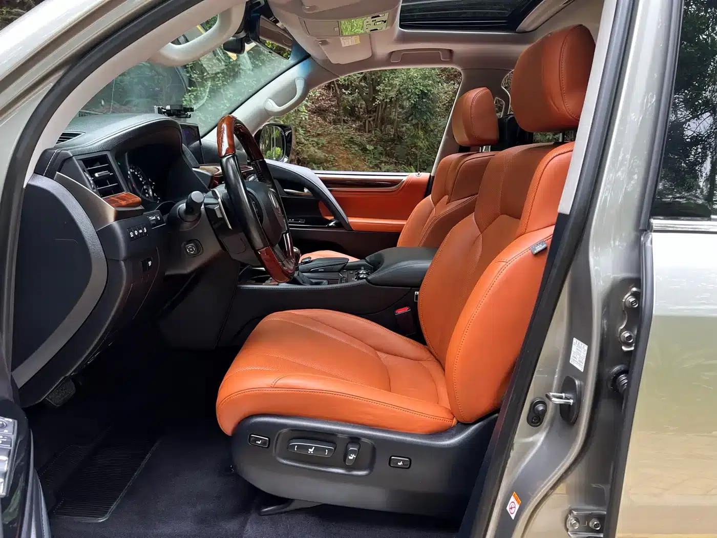 2017 Lexus LX 570 Dynamic Luxury Edition — миниатюра 9
