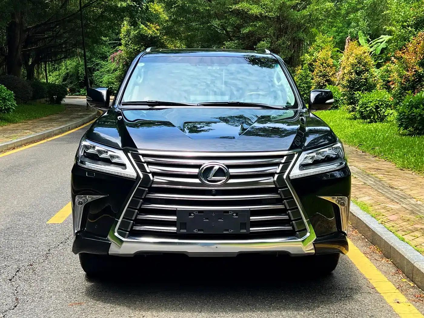 2017 Lexus LX 570 Dynamic Luxury Edition — миниатюра 2