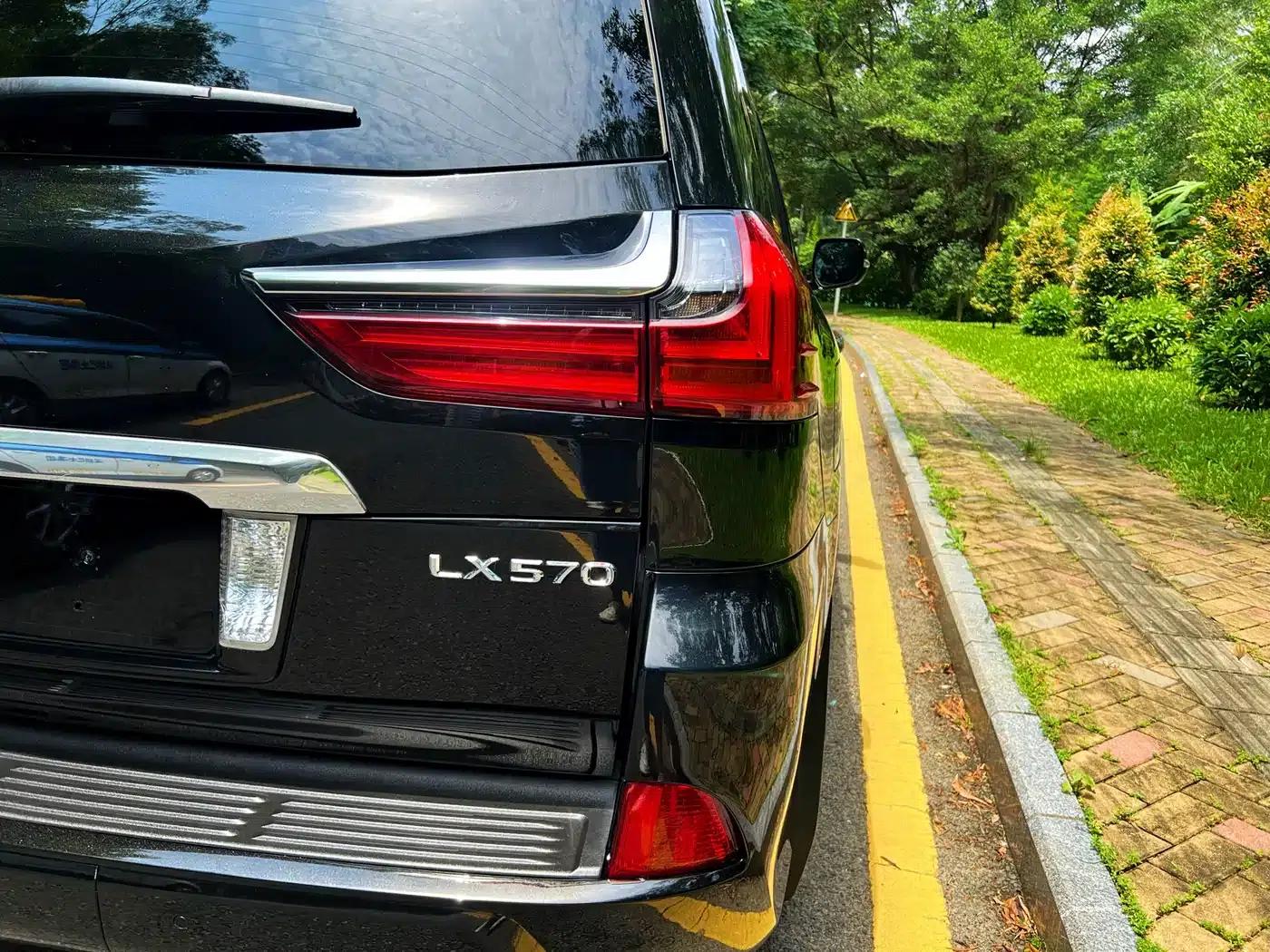 2017 Lexus LX 570 Dynamic Luxury Edition — миниатюра 15