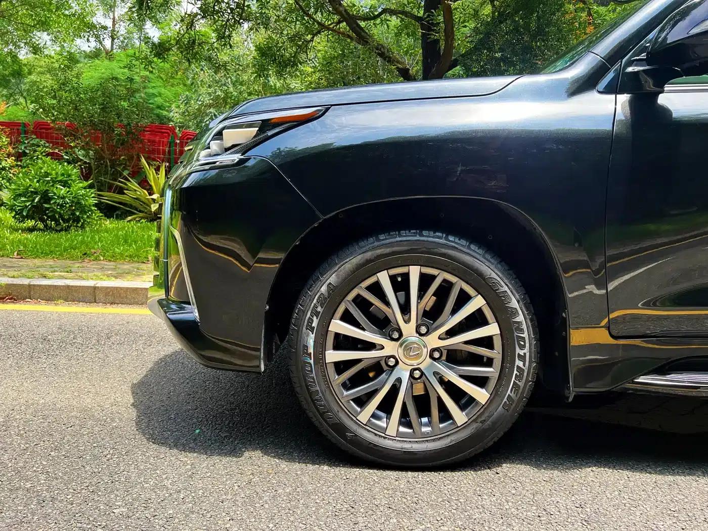 2017 Lexus LX 570 Dynamic Luxury Edition — миниатюра 16