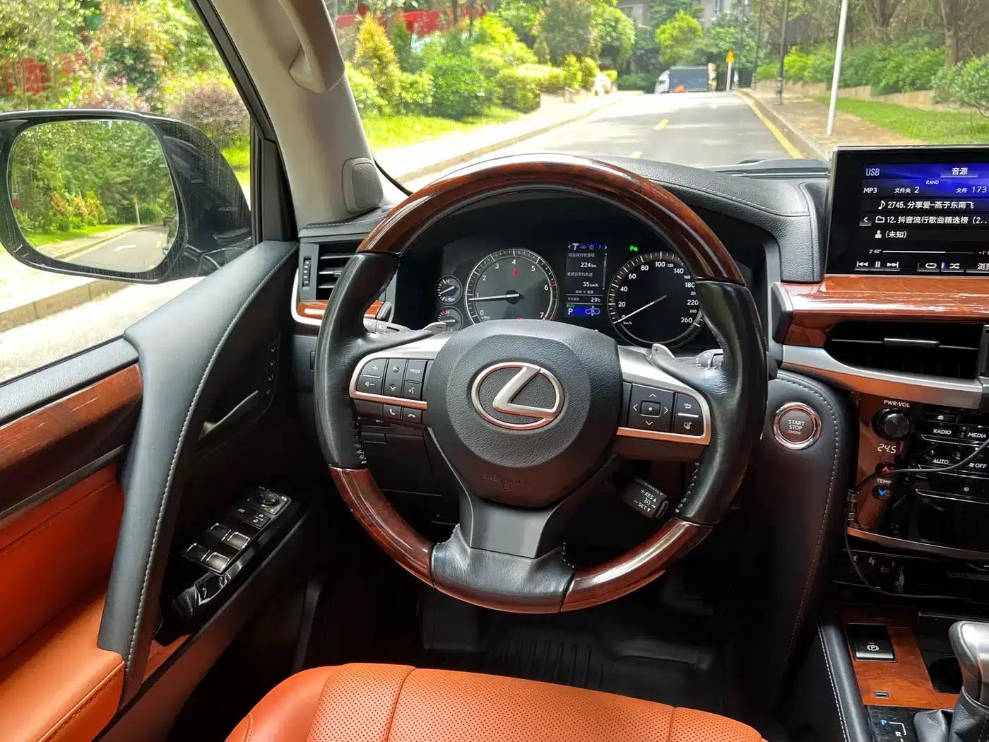 2017 Lexus LX 570 Dynamic Luxury Edition — миниатюра 7