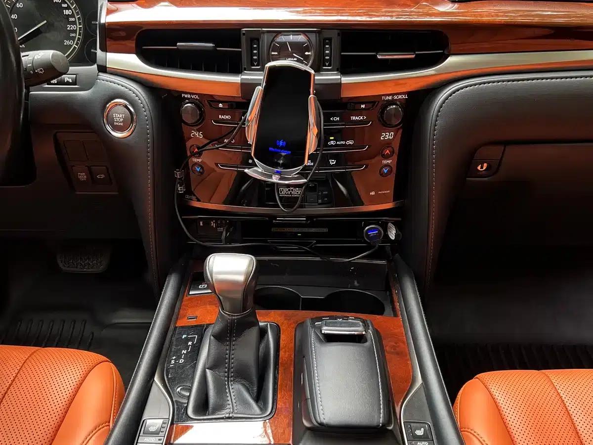 2017 Lexus LX 570 Dynamic Luxury Edition — миниатюра 8