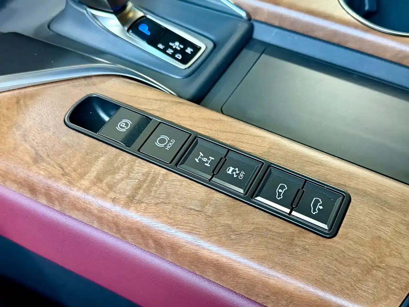 Lexus LX 2025 700h Territory Edition — миниатюра 11