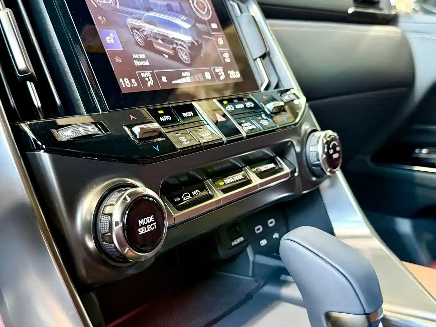 Lexus LX 2025 700h Territory Edition — миниатюра 12
