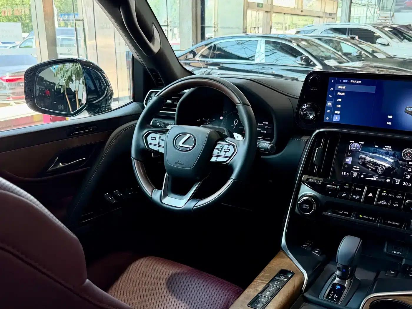 Lexus LX 2025 700h Territory Edition — миниатюра 17