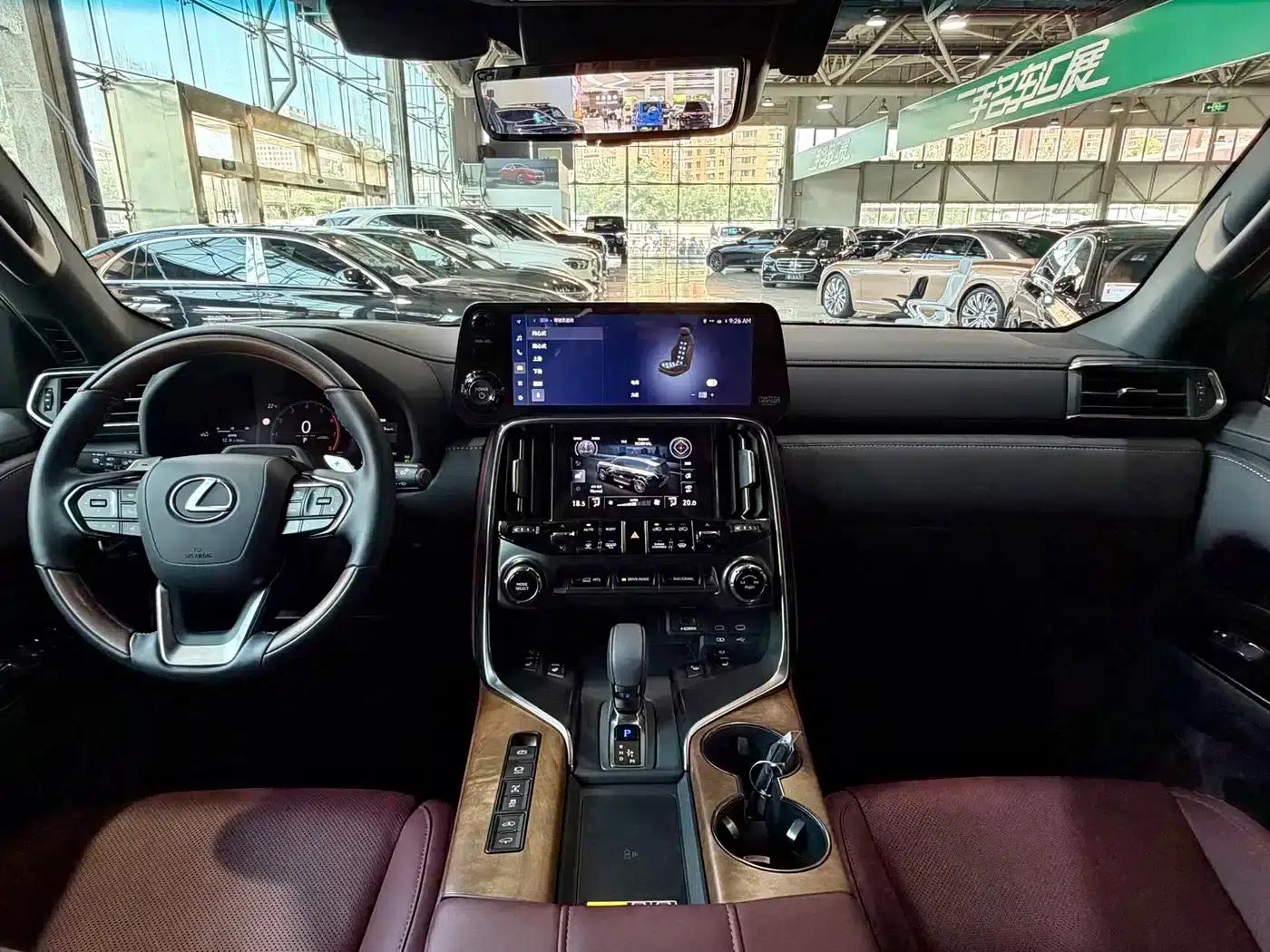Lexus LX 2025 700h Territory Edition — миниатюра 18
