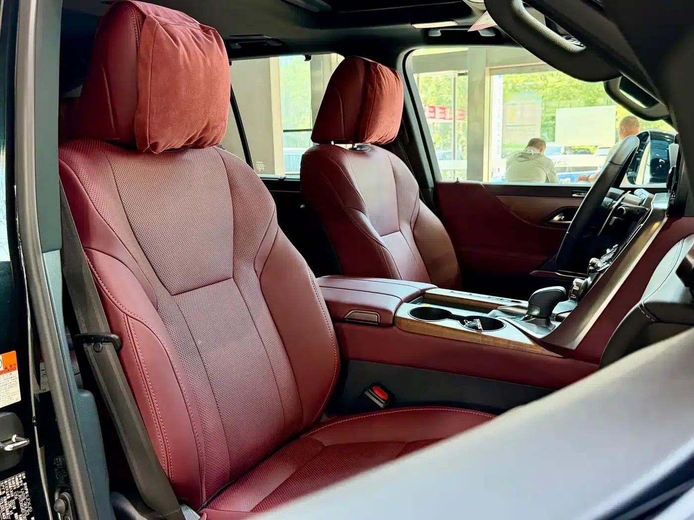Lexus LX 2025 700h Territory Edition — миниатюра 24