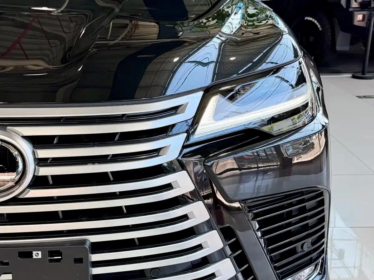 Lexus LX 2025 700h Territory Edition — миниатюра 4