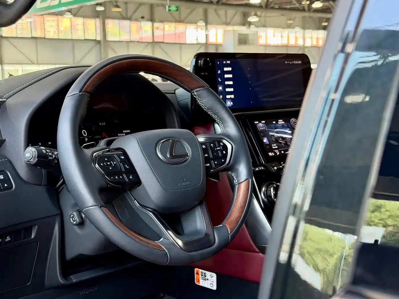 Lexus LX 2025 700h Territory Edition — миниатюра 5