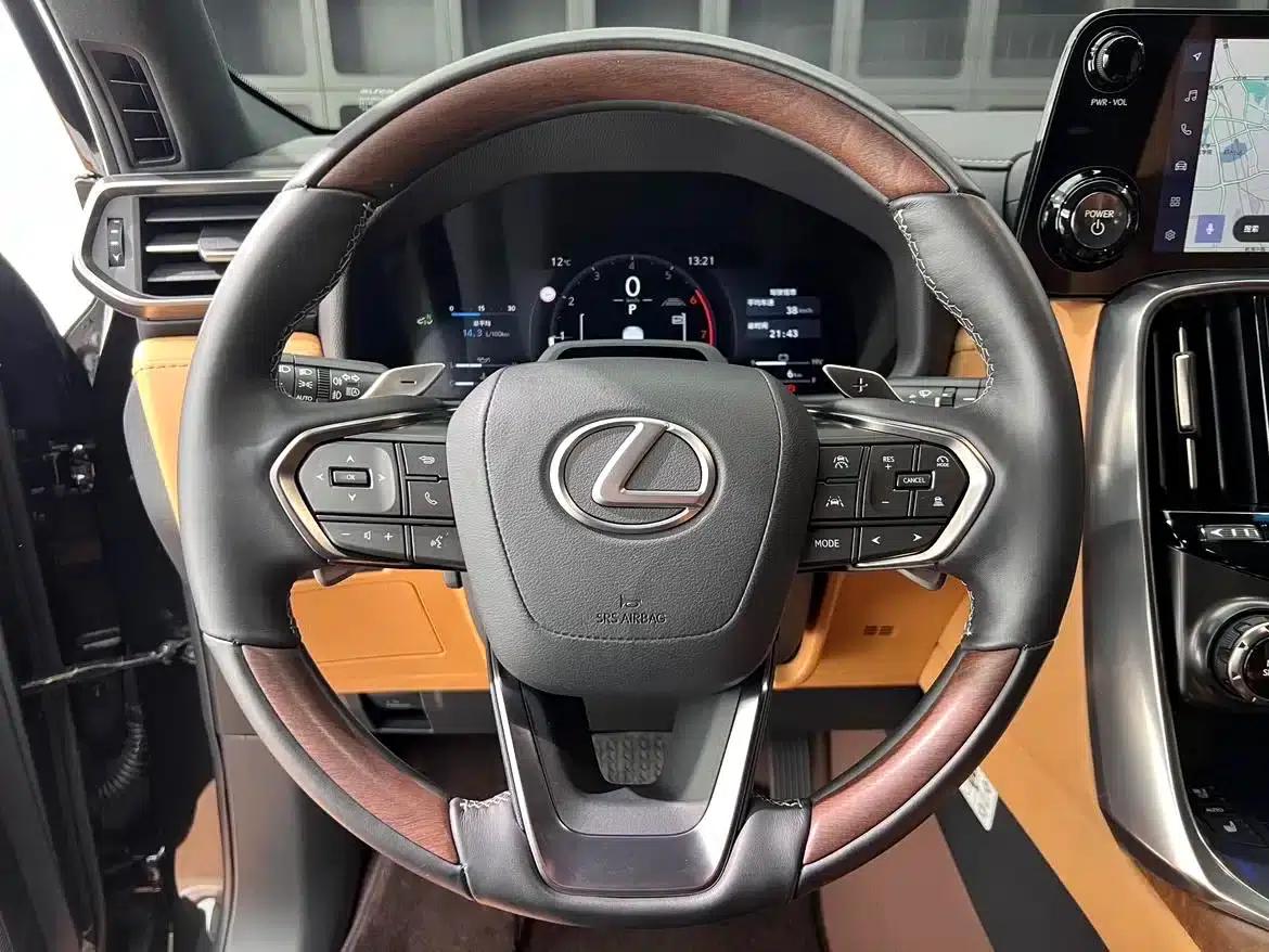 Lexus LX 2025 700h Territory Edition — миниатюра 12