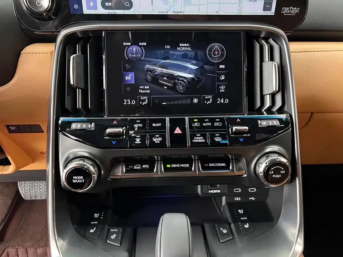 Lexus LX 2025 700h Territory Edition — миниатюра 22