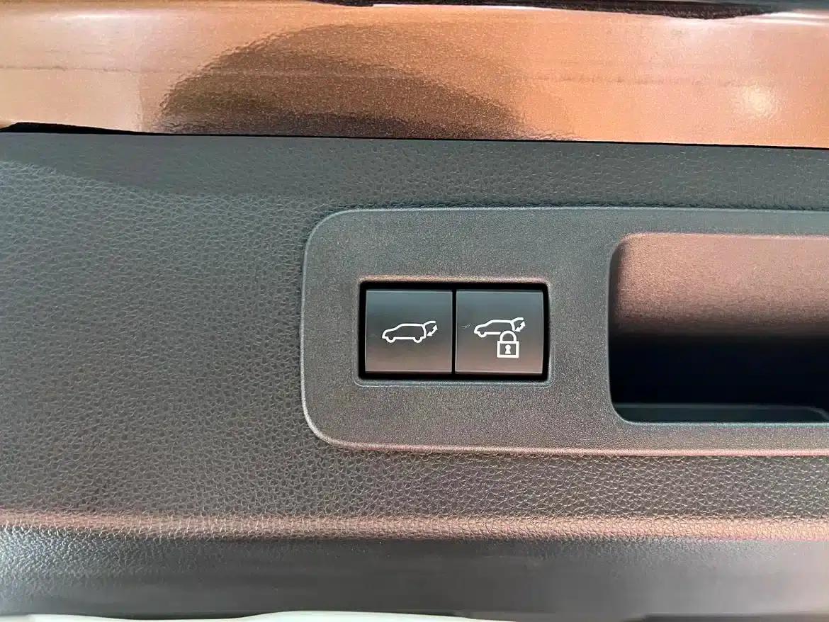 Lexus LX 2025 700h Territory Edition — миниатюра 25
