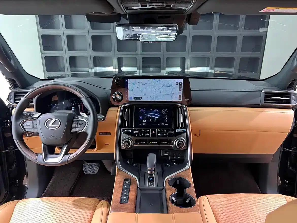 Lexus LX 2025 700h Territory Edition — миниатюра 28