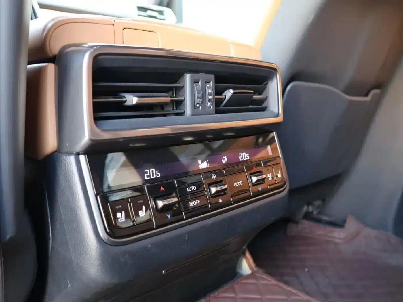 2025 Lexus LX 600 Luxury Edition — миниатюра 12