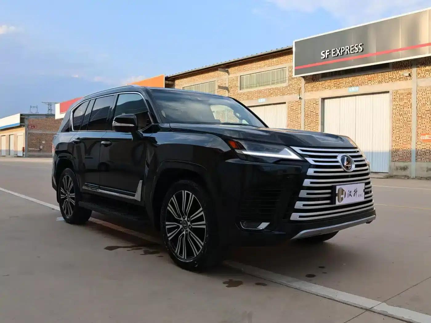 2025 Lexus LX 600 Luxury Edition — миниатюра 3