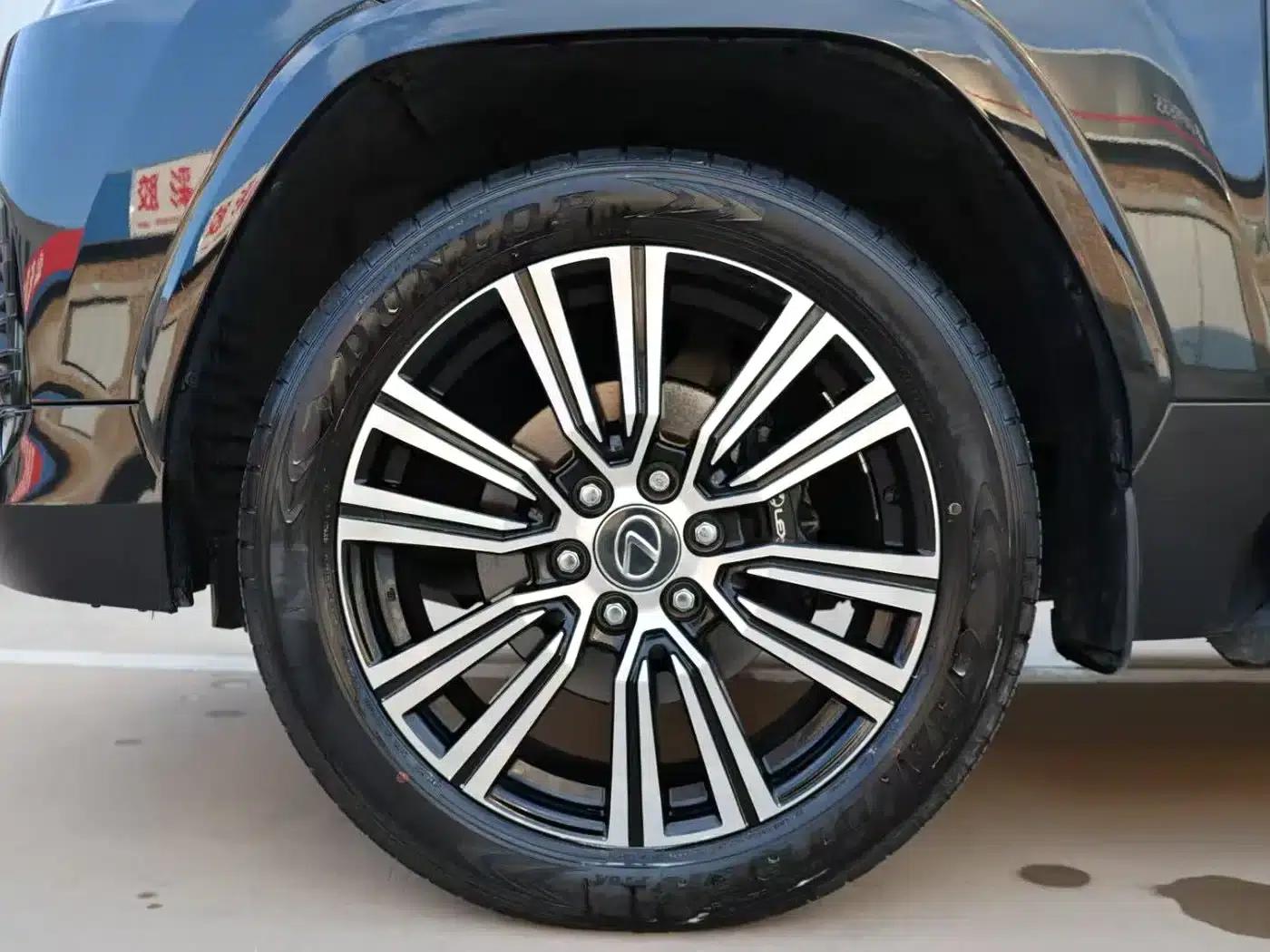 2025 Lexus LX 600 Luxury Edition — миниатюра 4