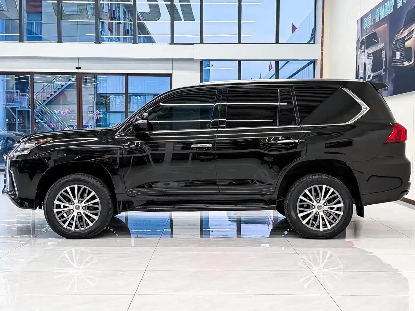 Lexus LX 2019 570 Dynamic Luxury Edition — миниатюра 3