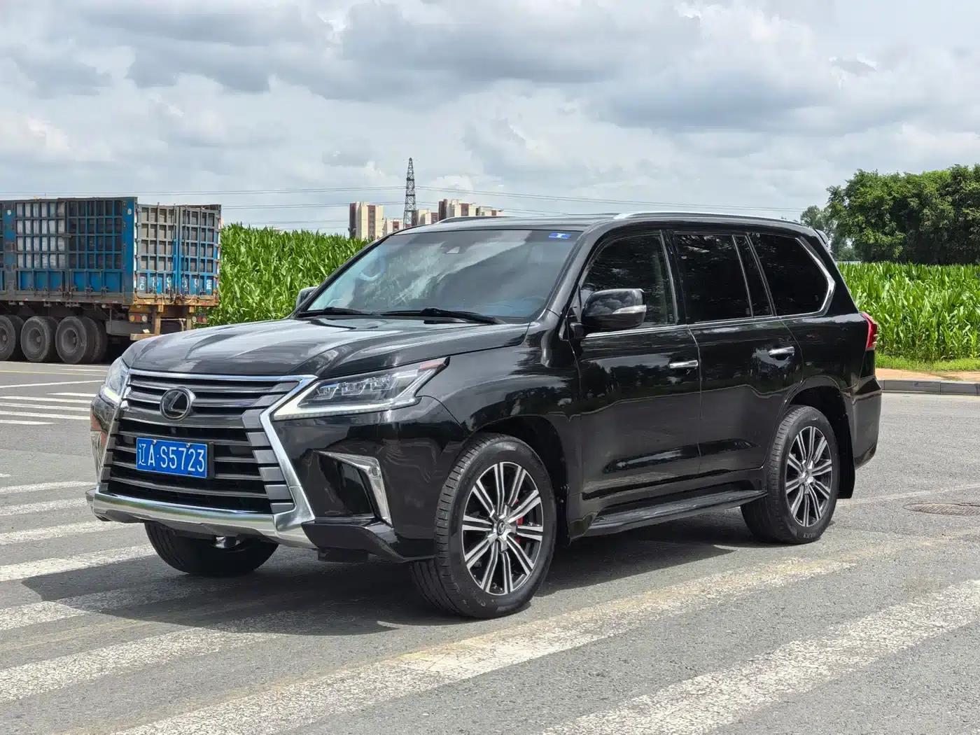2016 Lexus LX 570 Premium Luxury Edition — миниатюра 1