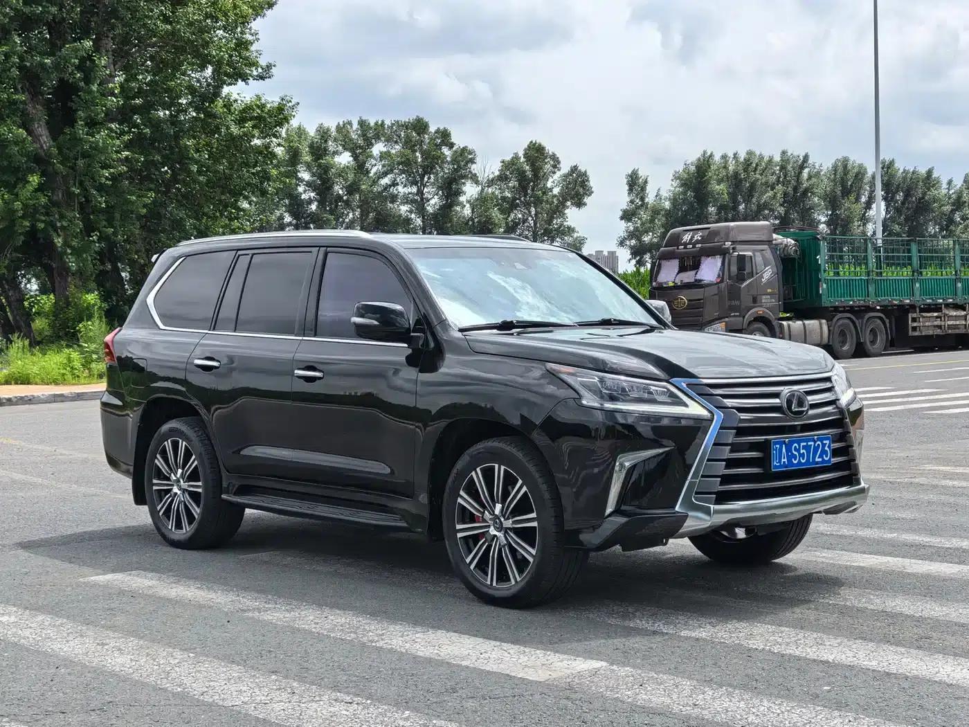 2016 Lexus LX 570 Premium Luxury Edition — миниатюра 3