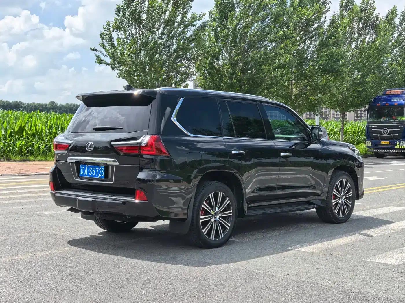 2016 Lexus LX 570 Premium Luxury Edition — миниатюра 4