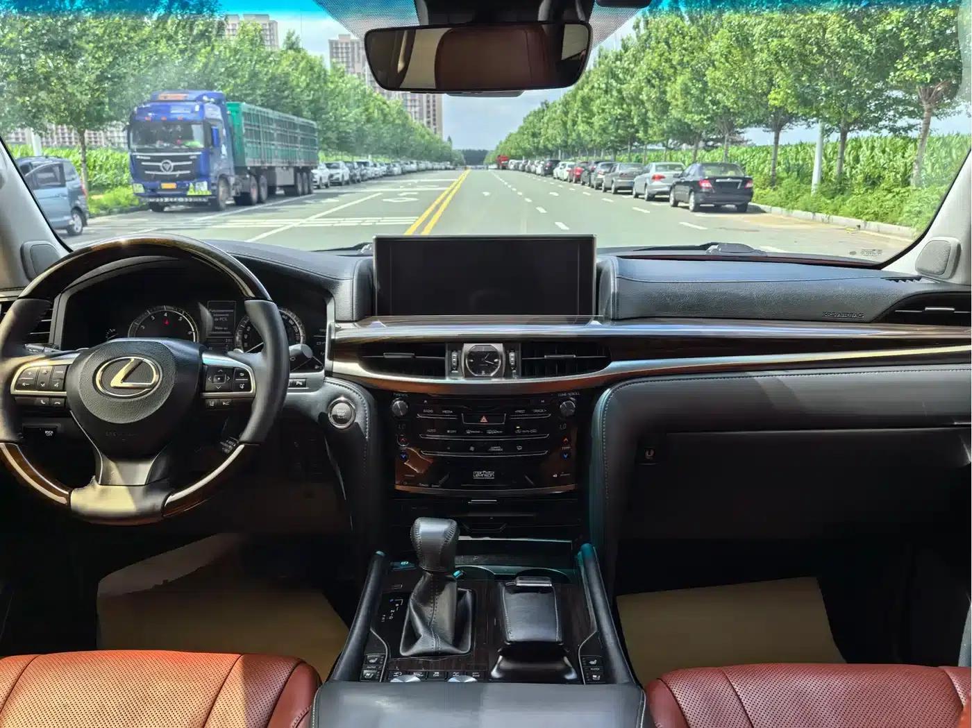 2016 Lexus LX 570 Premium Luxury Edition — миниатюра 8