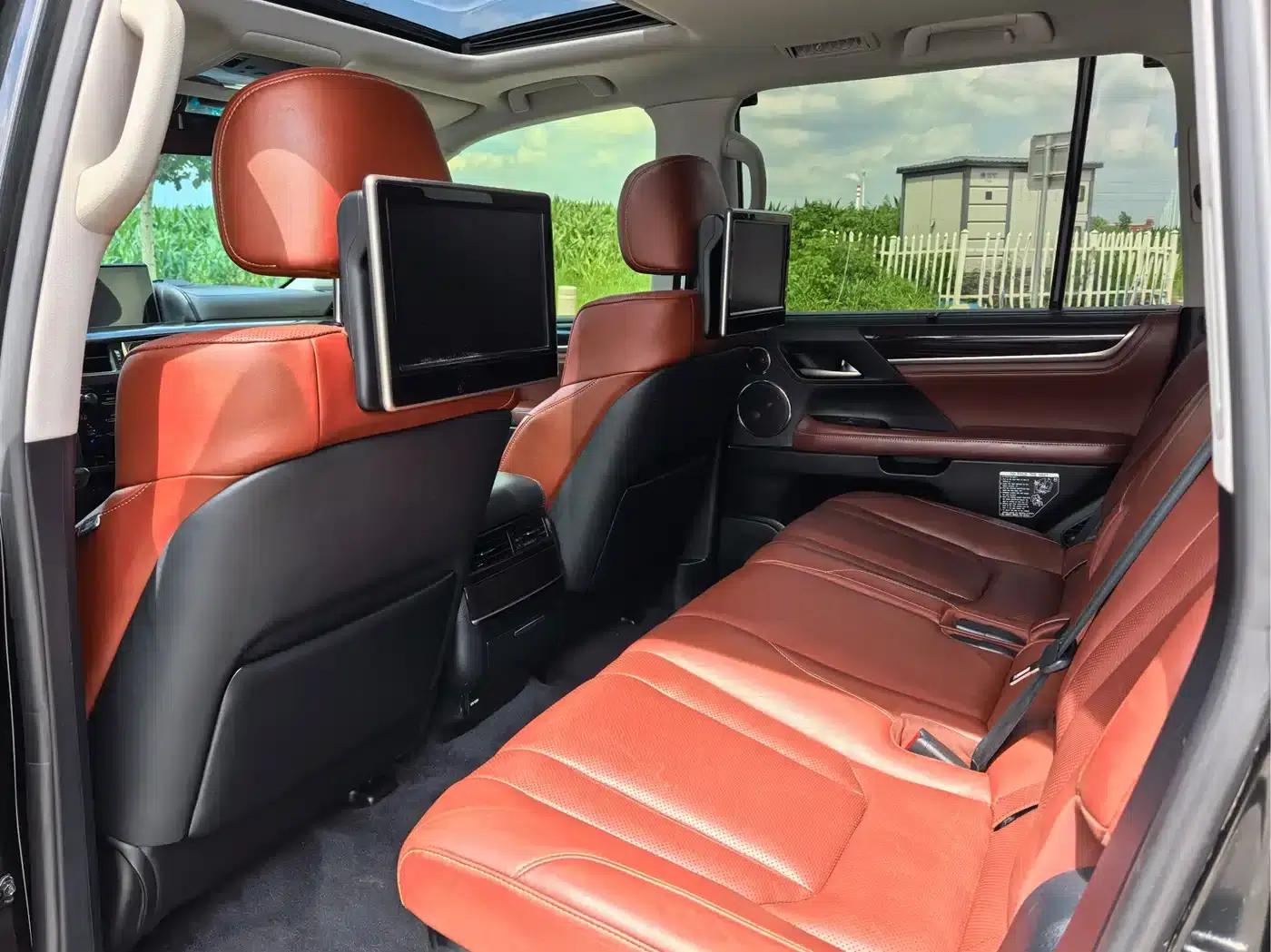 2016 Lexus LX 570 Premium Luxury Edition — миниатюра 9