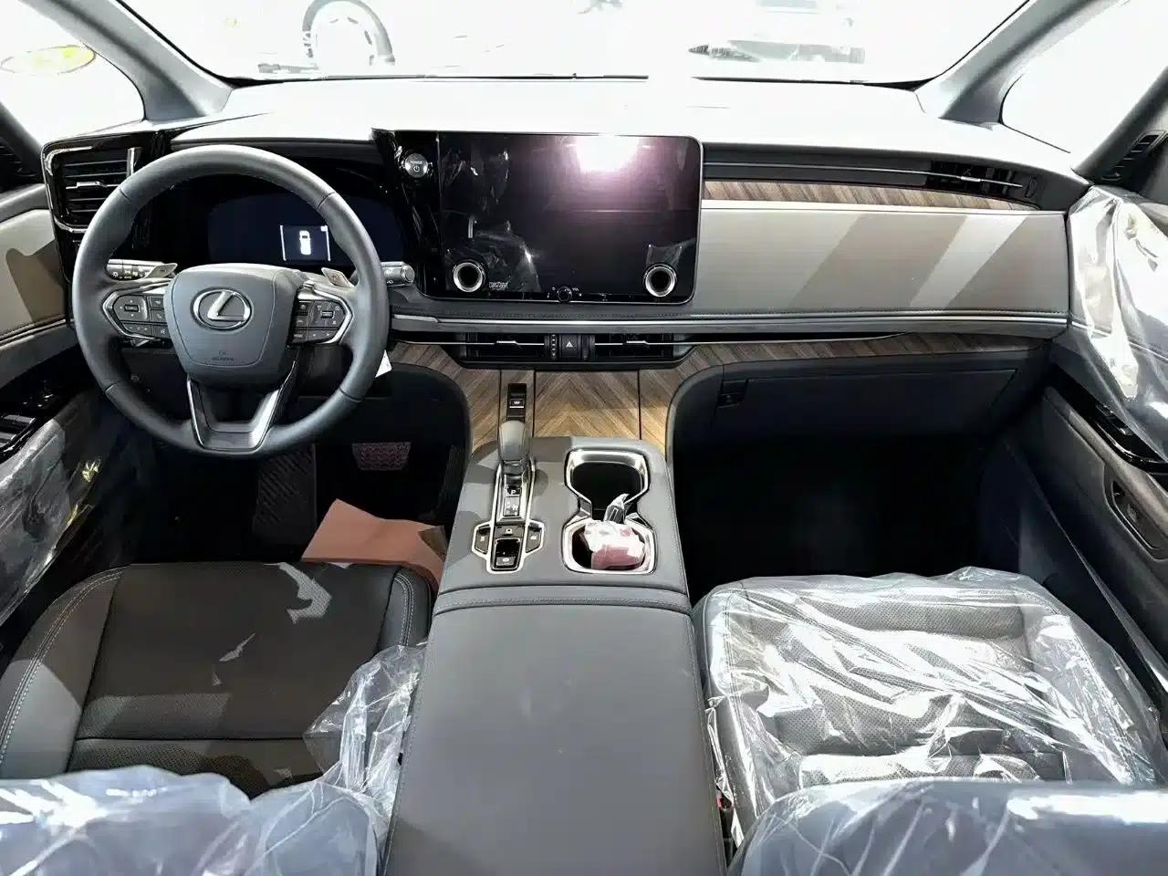 Lexus LM 500h 2025 Four-Seat Executive Edition — миниатюра 11