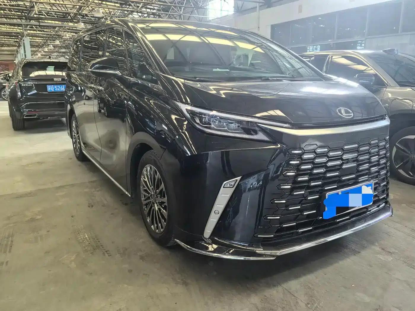 Lexus LM 500h 2025 Four-Seat Executive Edition — миниатюра 4