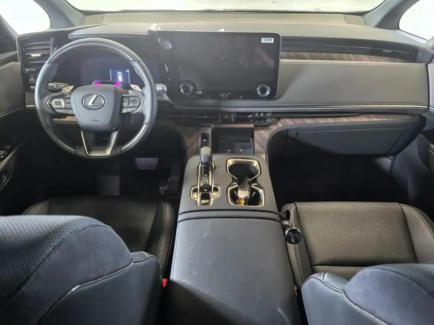 Lexus LM 500h 2025 Four-Seat Executive Edition — миниатюра 7