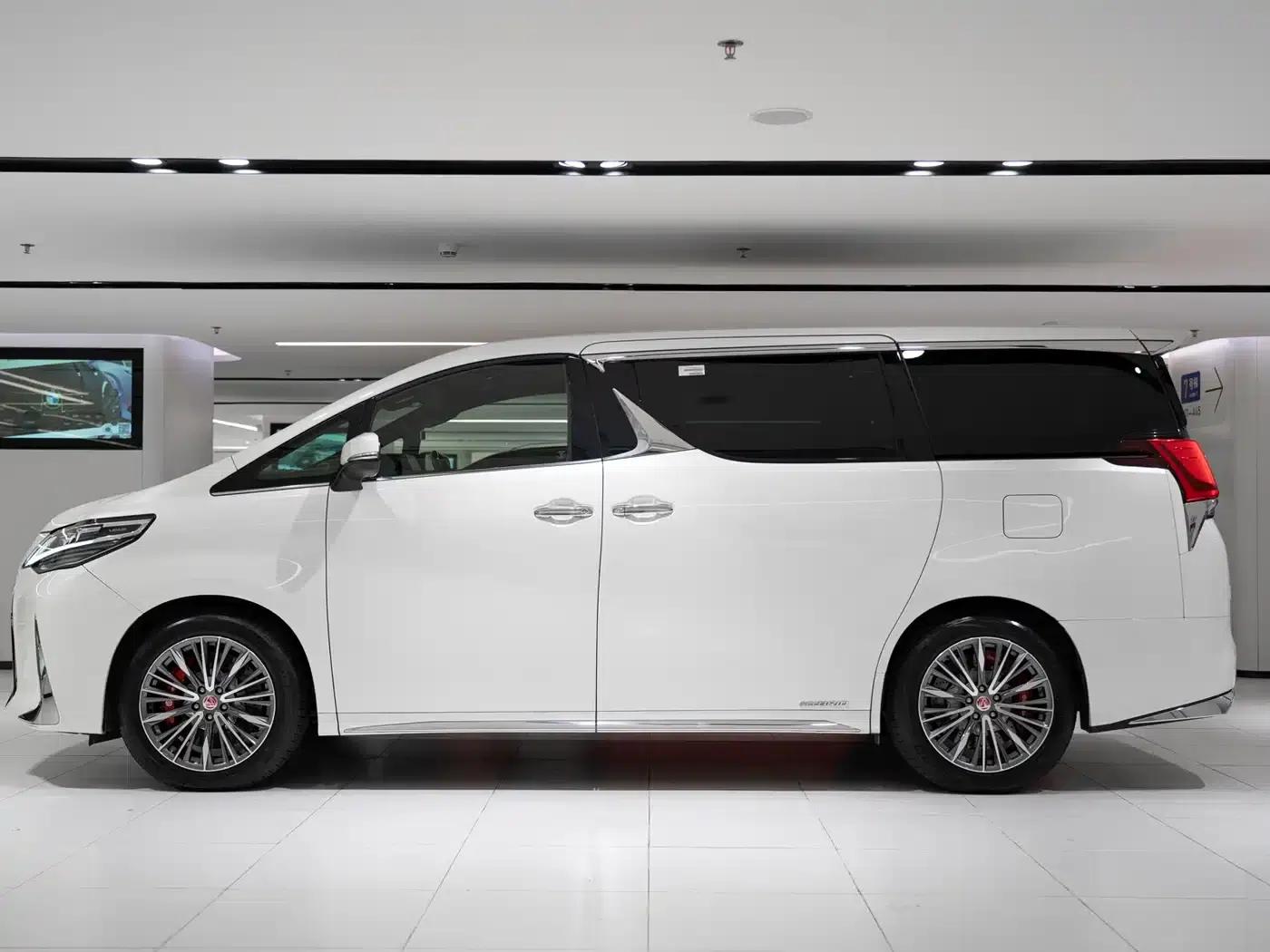 Lexus LM 2020 300h Four-Seat Executive Edition — миниатюра 2