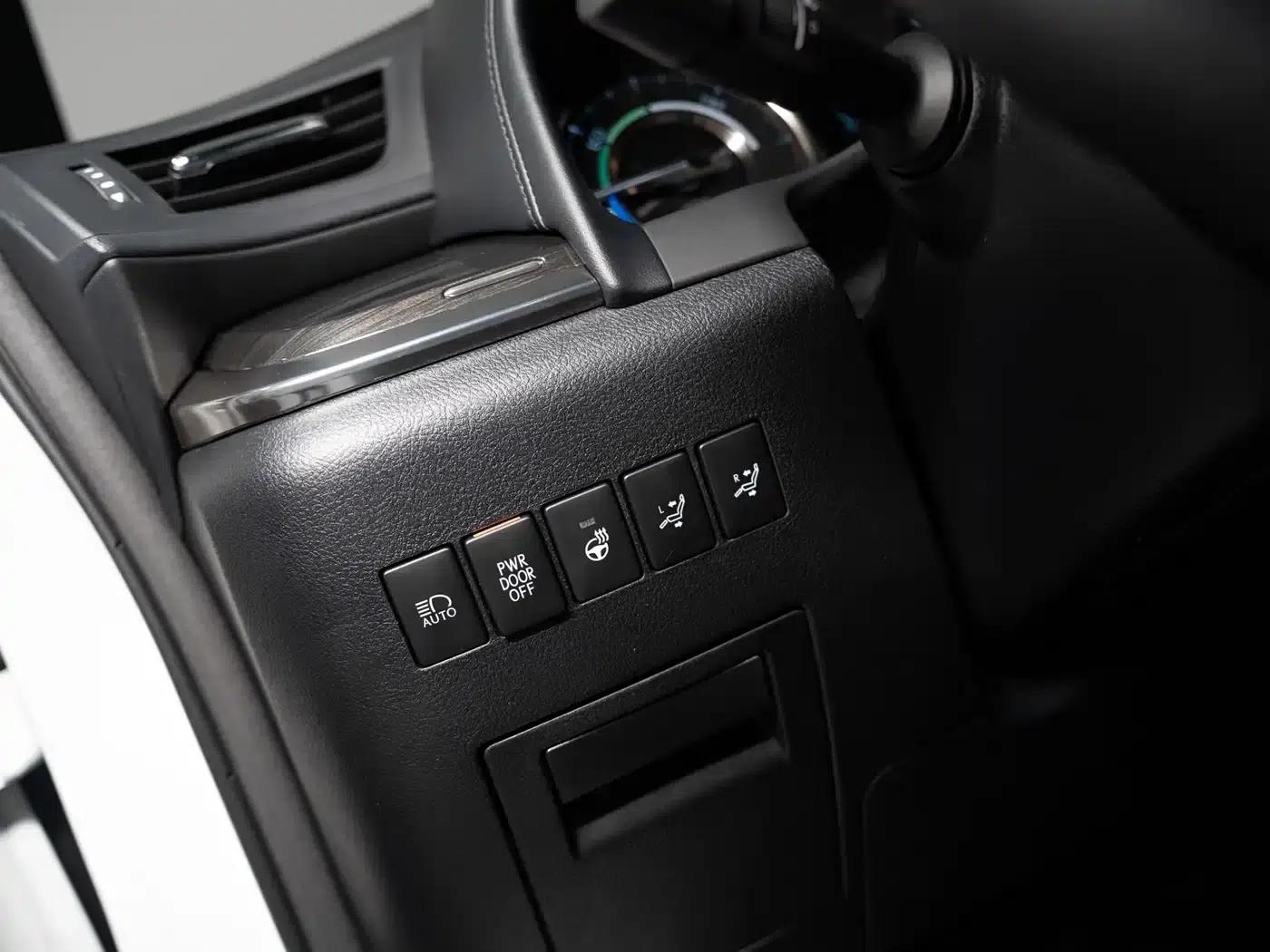 Lexus LM 2020 300h Four-Seat Executive Edition — миниатюра 12