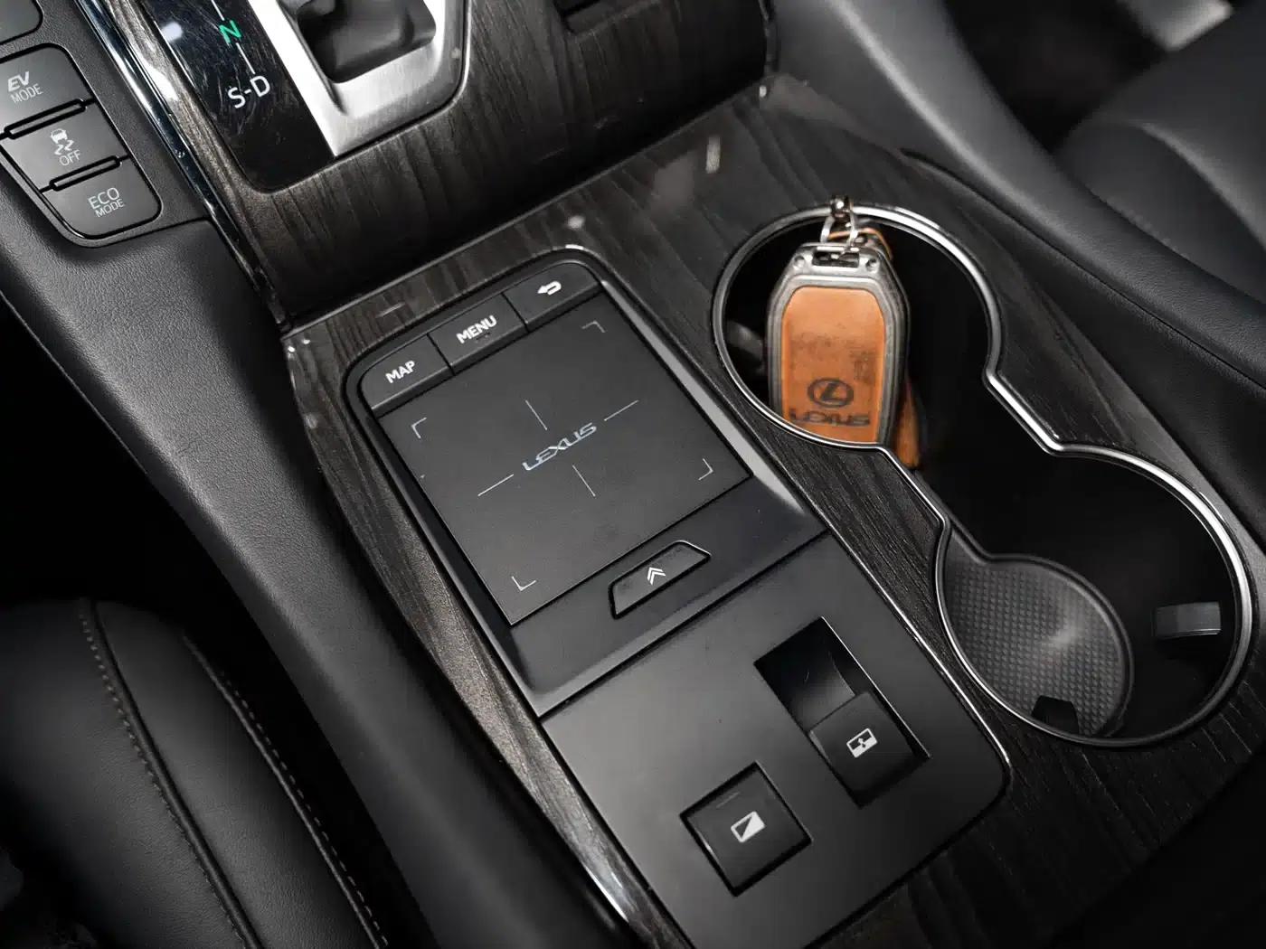 Lexus LM 2020 300h Four-Seat Executive Edition — миниатюра 16