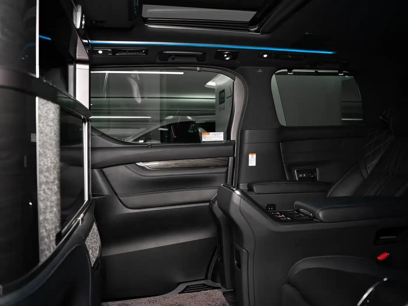 Lexus LM 2020 300h Four-Seat Executive Edition — миниатюра 25