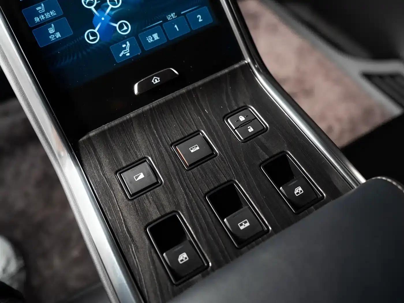 Lexus LM 2020 300h Four-Seat Executive Edition — миниатюра 27