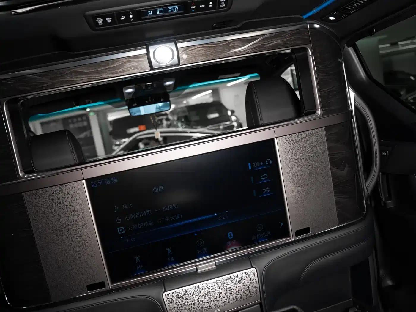 Lexus LM 2020 300h Four-Seat Executive Edition — миниатюра 28