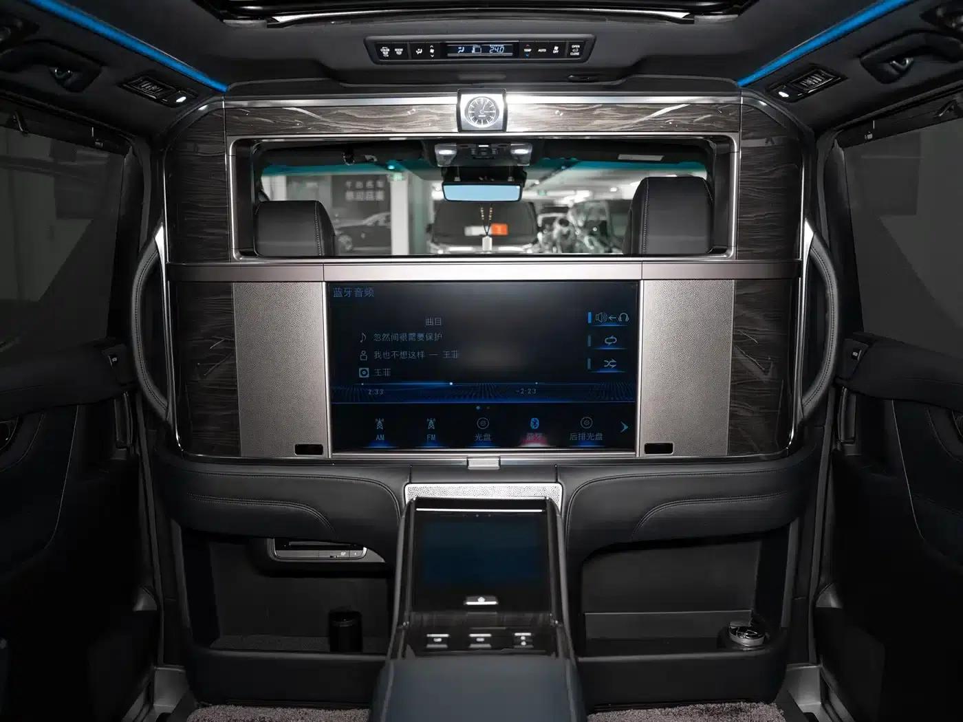 Lexus LM 2020 300h Four-Seat Executive Edition — миниатюра 30