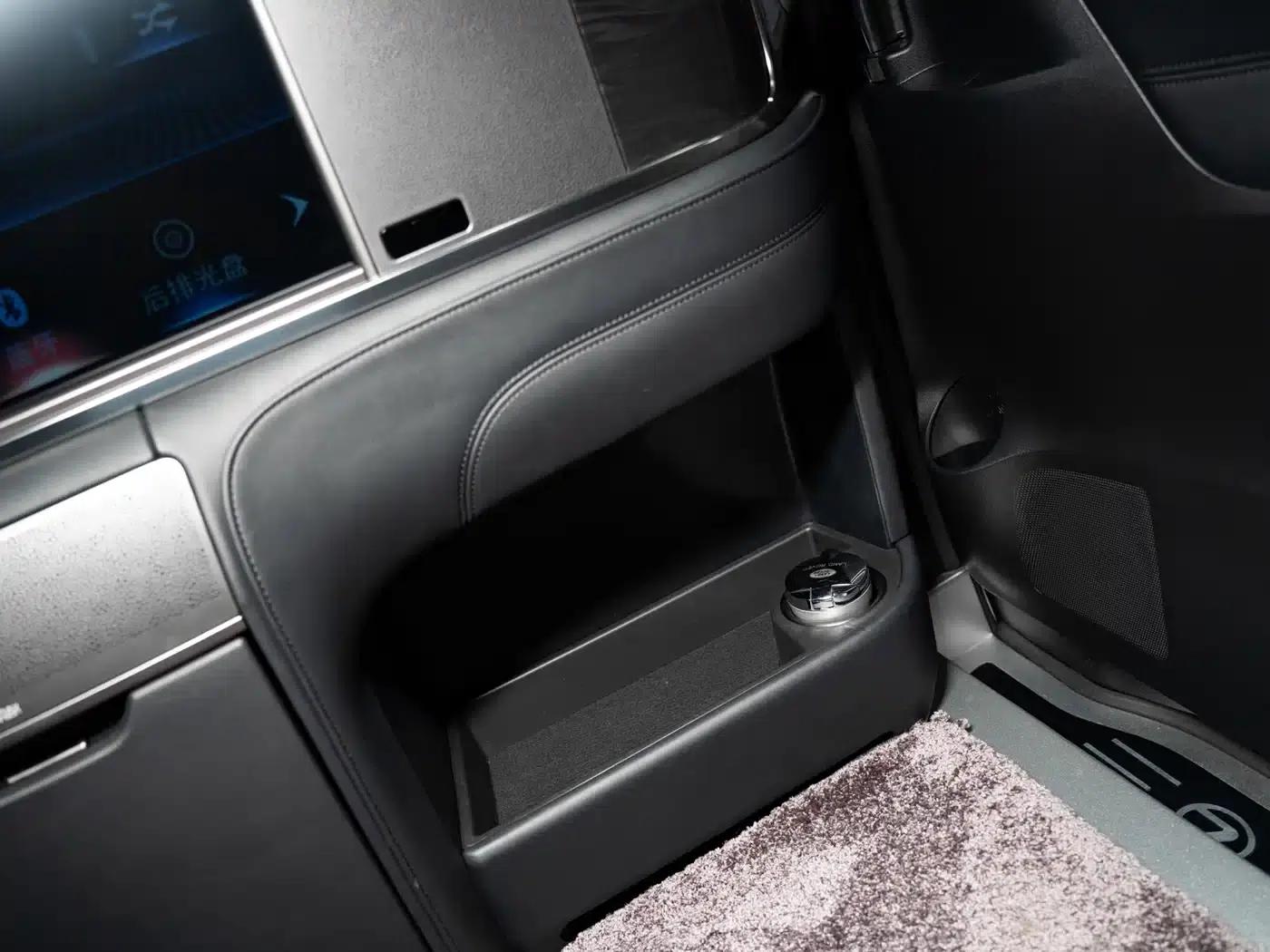 Lexus LM 2020 300h Four-Seat Executive Edition — миниатюра 36